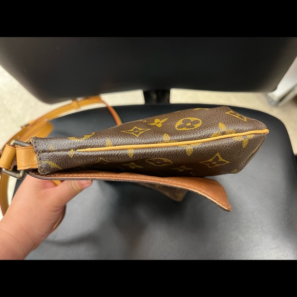 Louis Vuitton Tango w/ Long strap - Picture 10 of 16